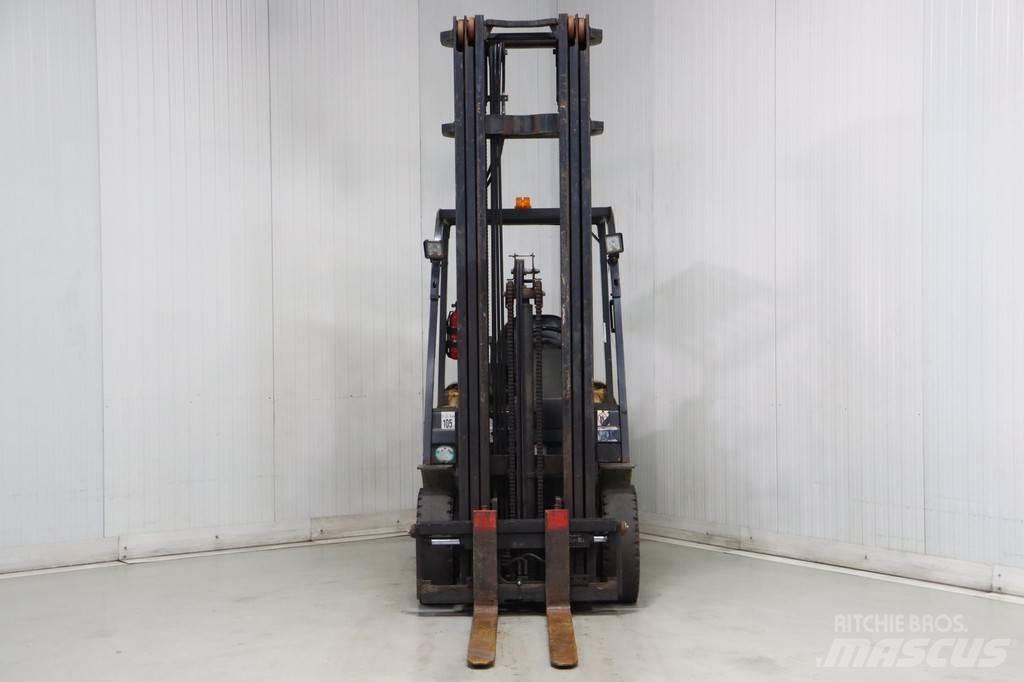 TCM FD25T3 Дизелови камиони