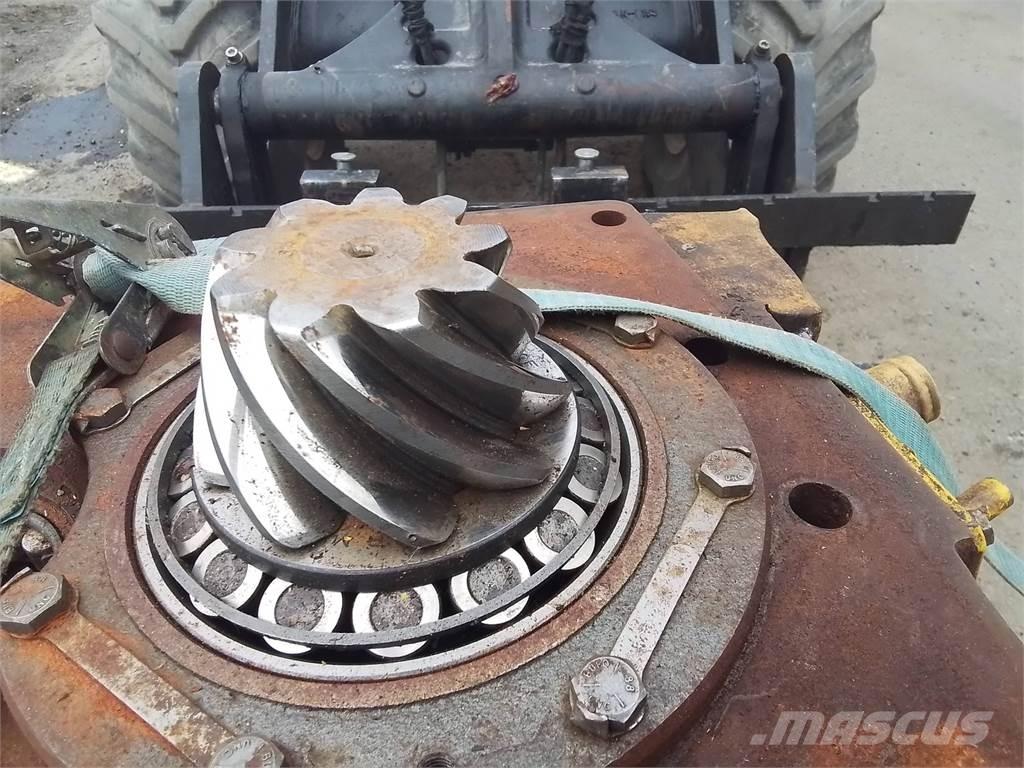 Volvo BM 868 Предаване