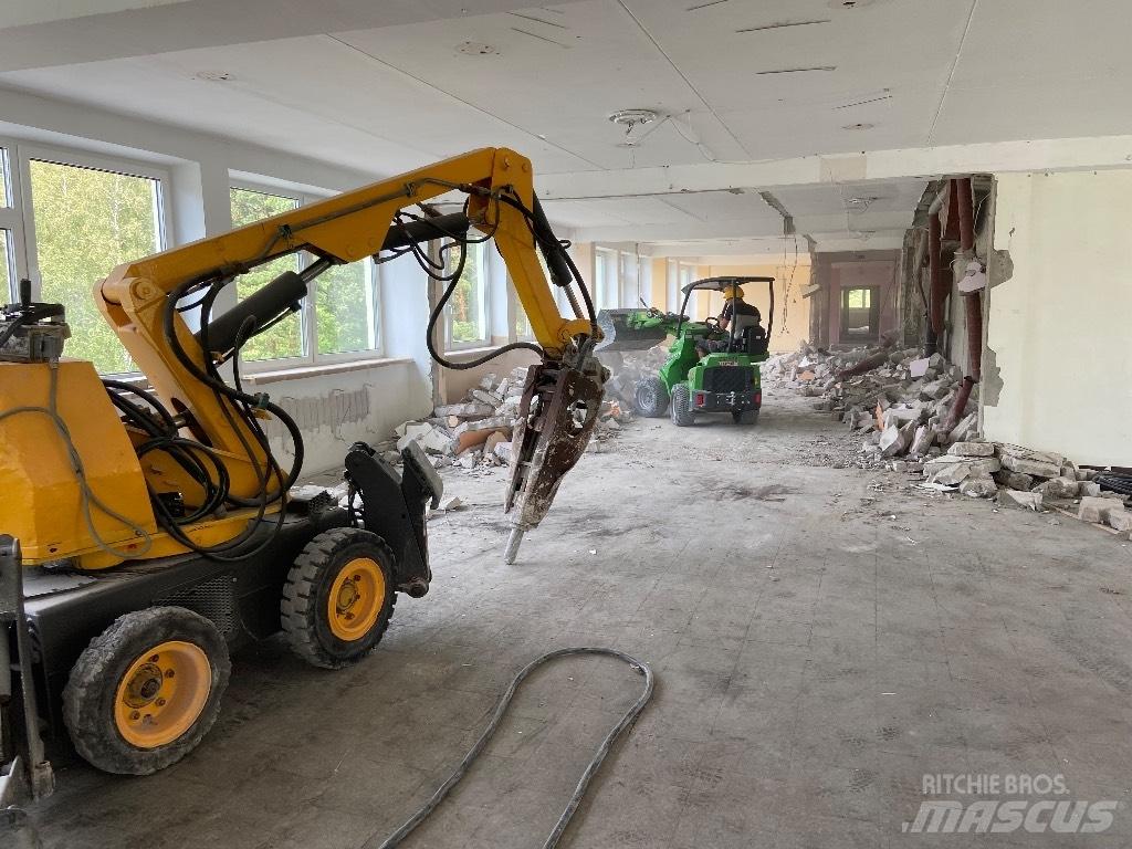 Brokk 250 Багери за разрушаване
