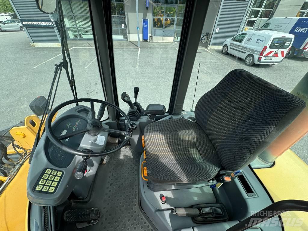 Volvo L 30 B Колесни товарачи