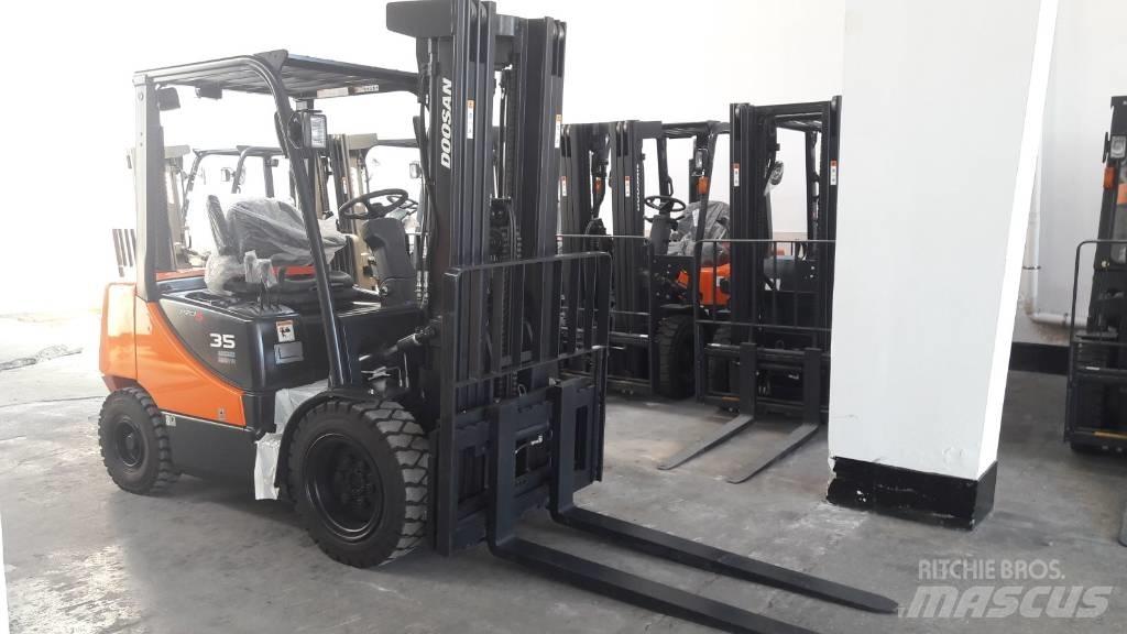 Doosan D35 C-5 Дизелови камиони