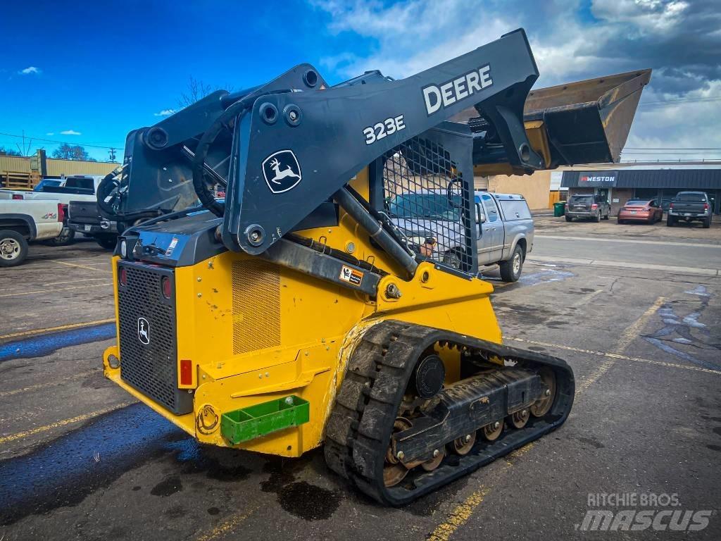 John Deere 323 E Мини товарачи
