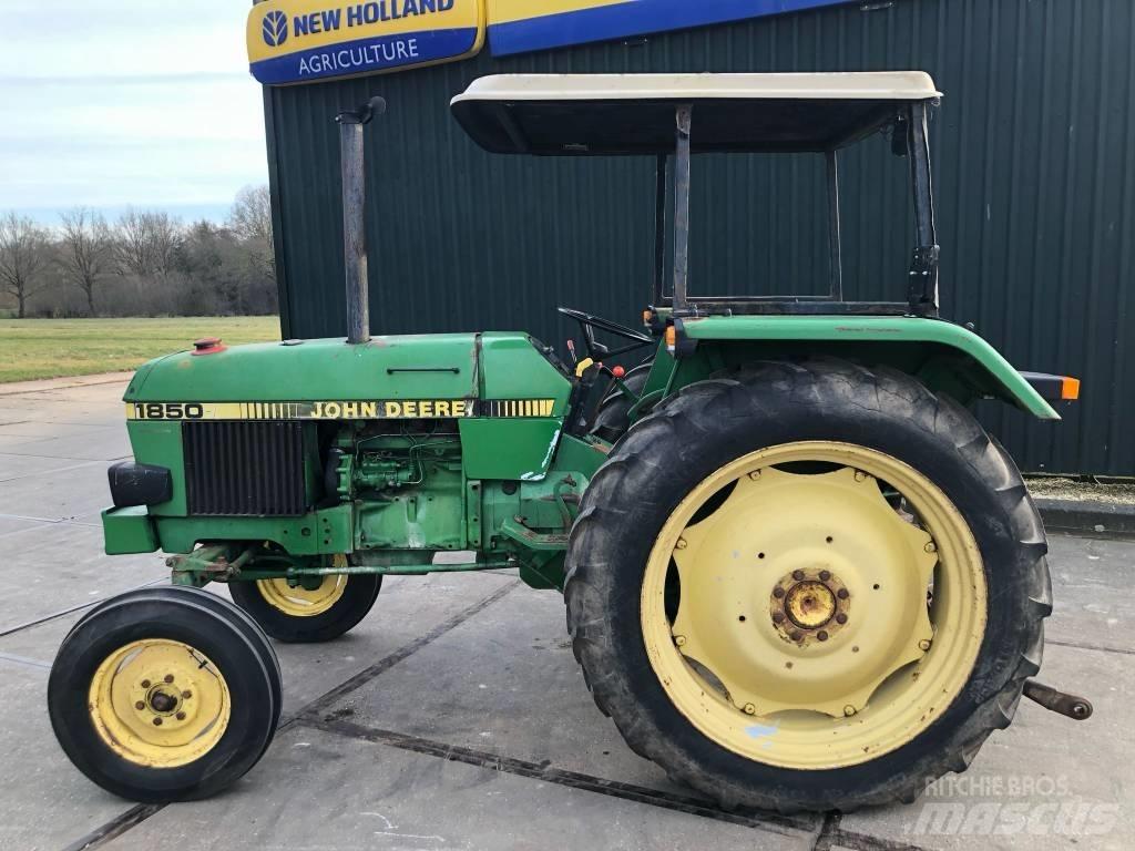 John Deere 1850 Трактори