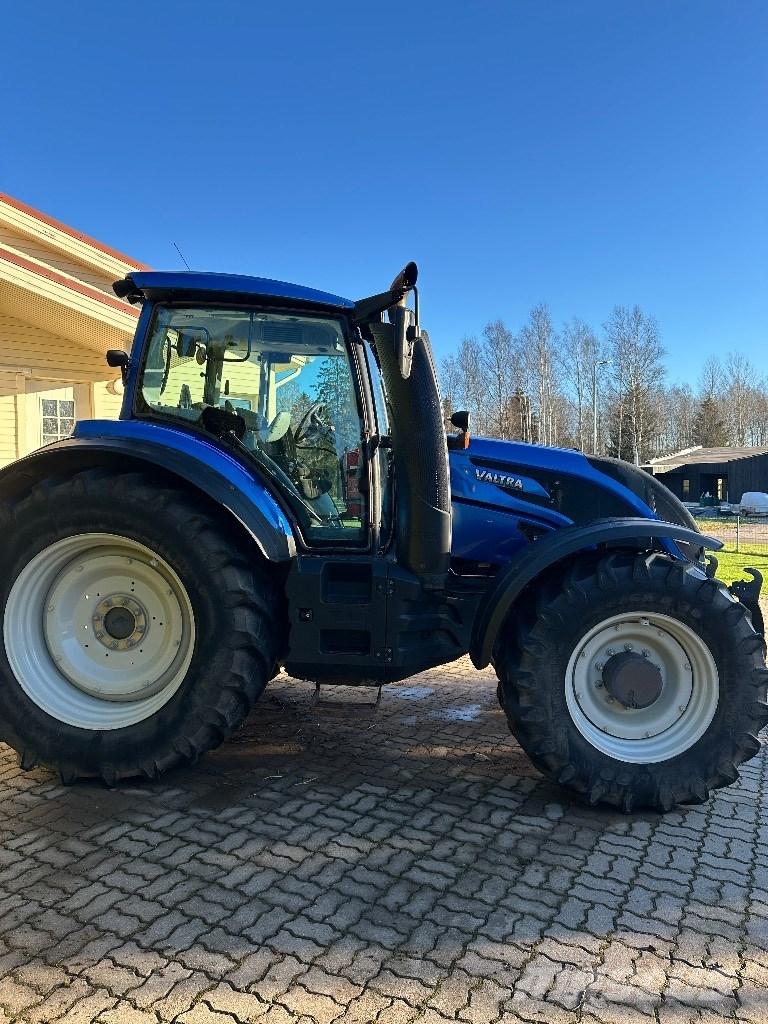 Valtra T234 VERSU Трактори