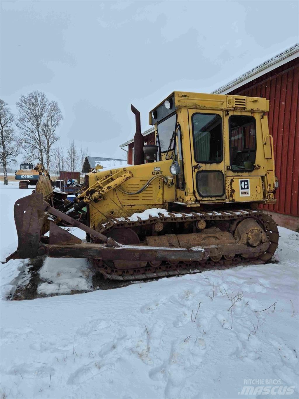 CAT D4E Верижни булдозери
