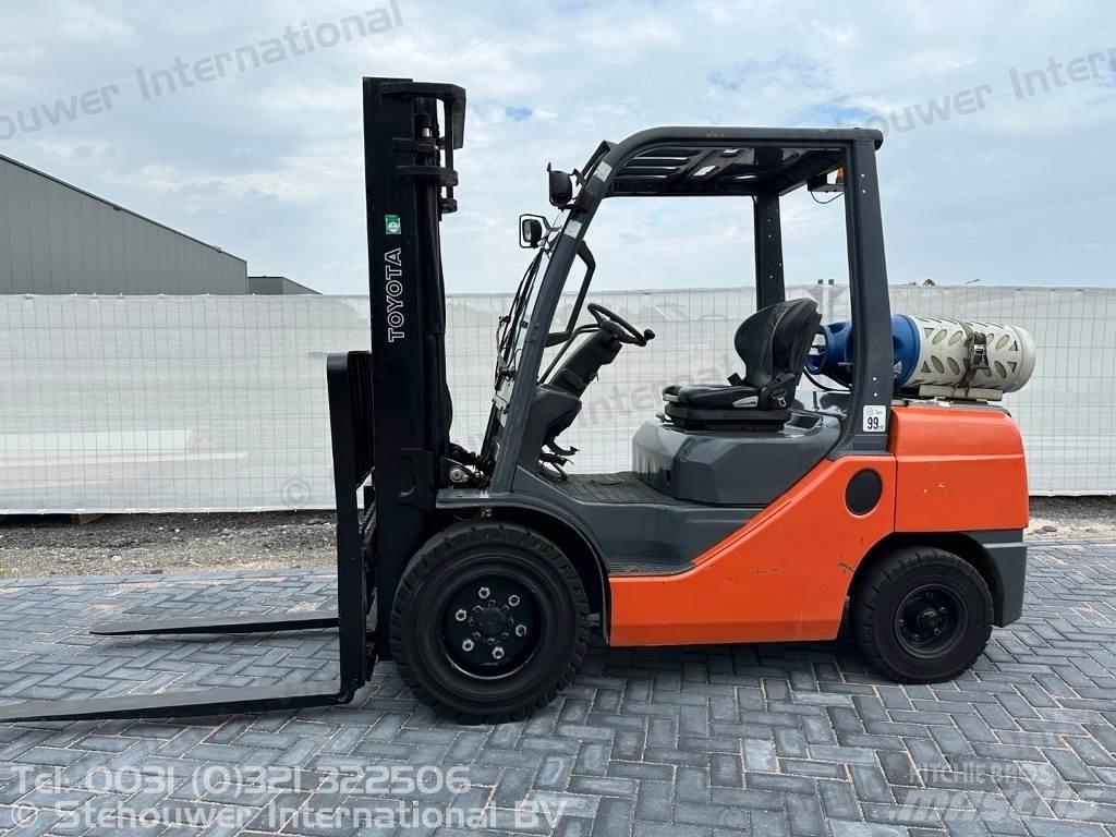 Toyota 02-8FGJF35 Камиони с АГУ
