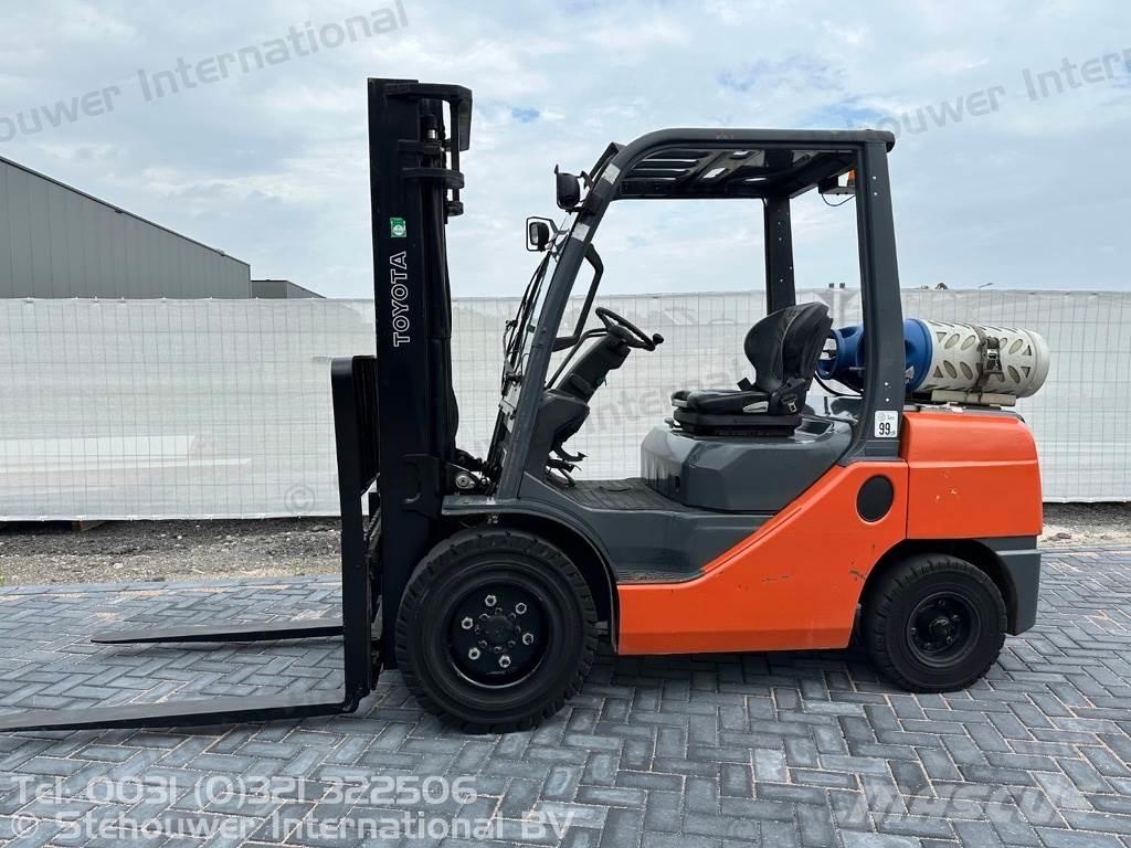 Toyota 02-8FGJF35 Камиони с АГУ