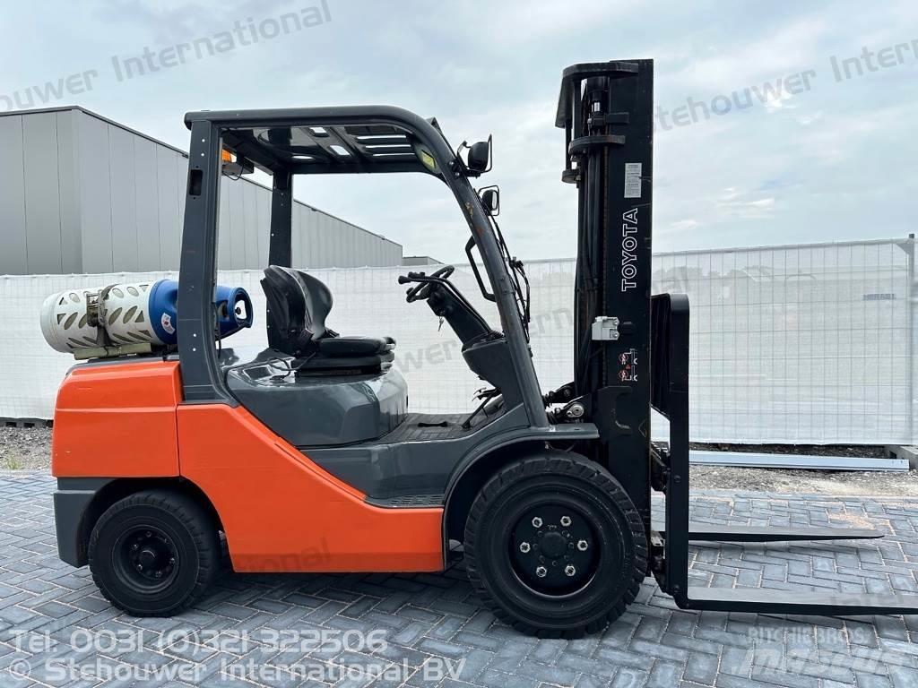 Toyota 02-8FGJF35 Камиони с АГУ