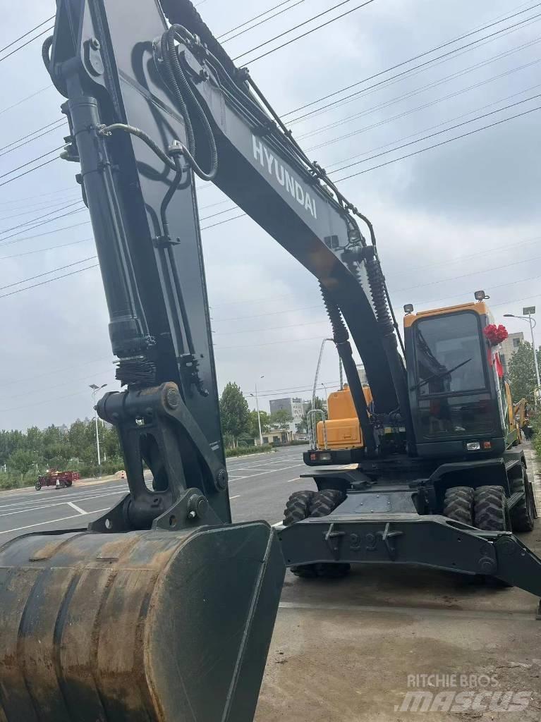 Hyundai 210WVS Колесни екскаватори
