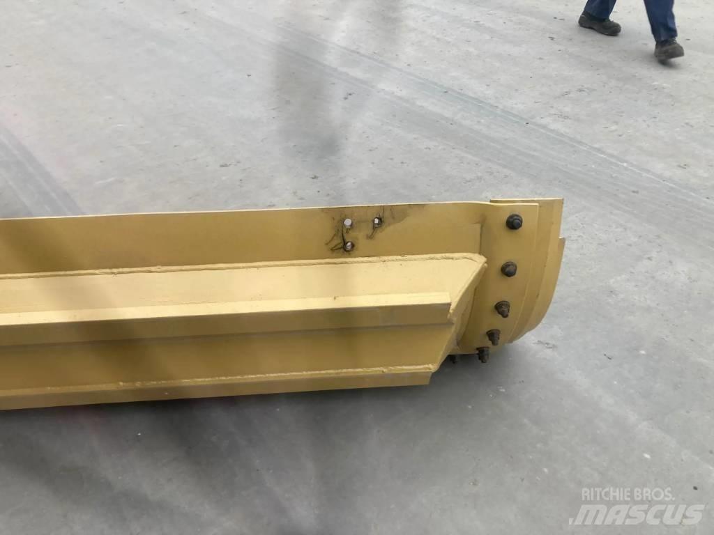 CAT 160M2 Moldboard Остриета
