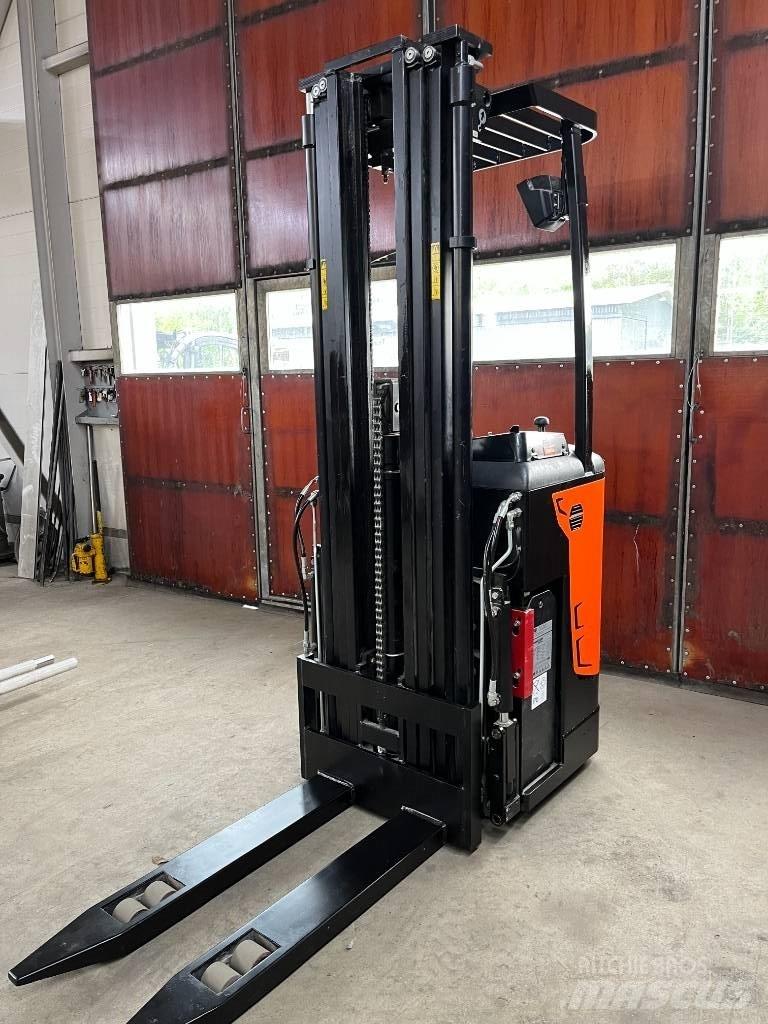 Rocla SST 16 AC Самоходни товарачи