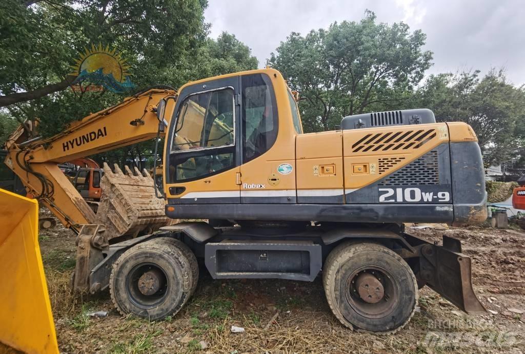 Hyundai R210W-9 Колесни екскаватори