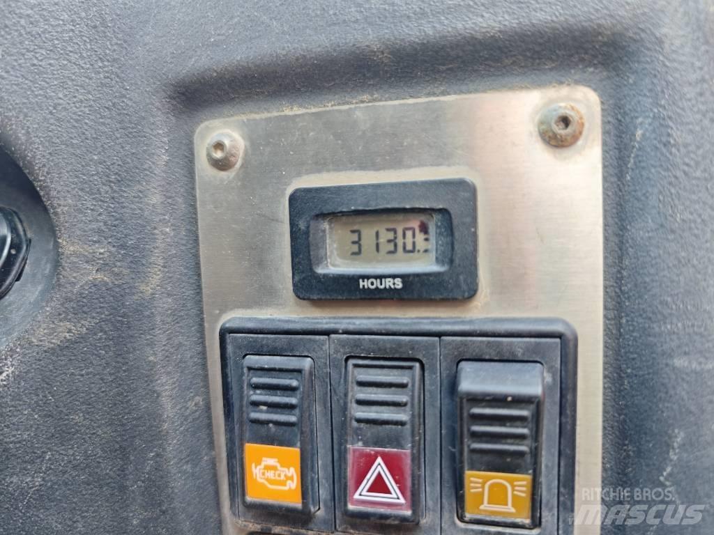 Ausa D 600 APG Странични самосвали