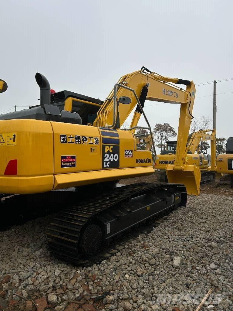 Komatsu 240-8 Верижен екскаватор