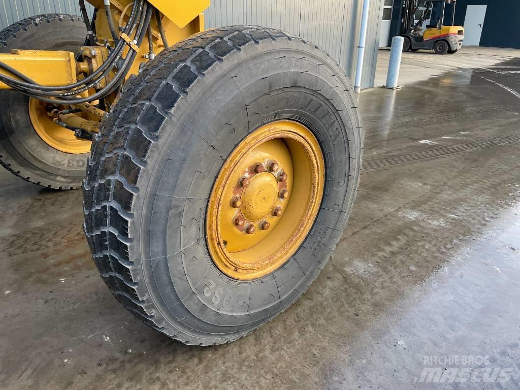 CAT 160M (140) Оператори на отпадъци/индустрия
