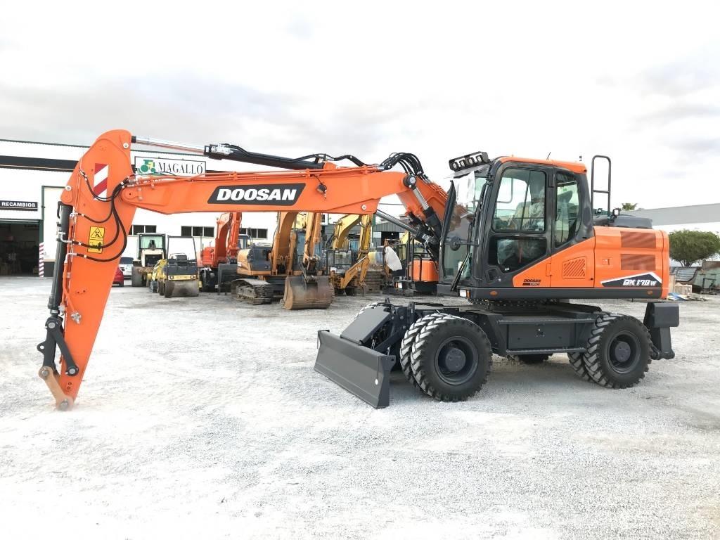 Develon DX 170 W-7 Колесни екскаватори