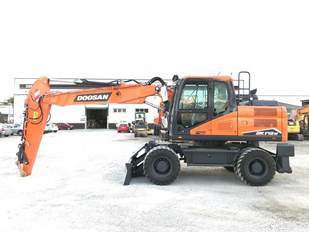 Develon DX 170 W-7 Колесни екскаватори