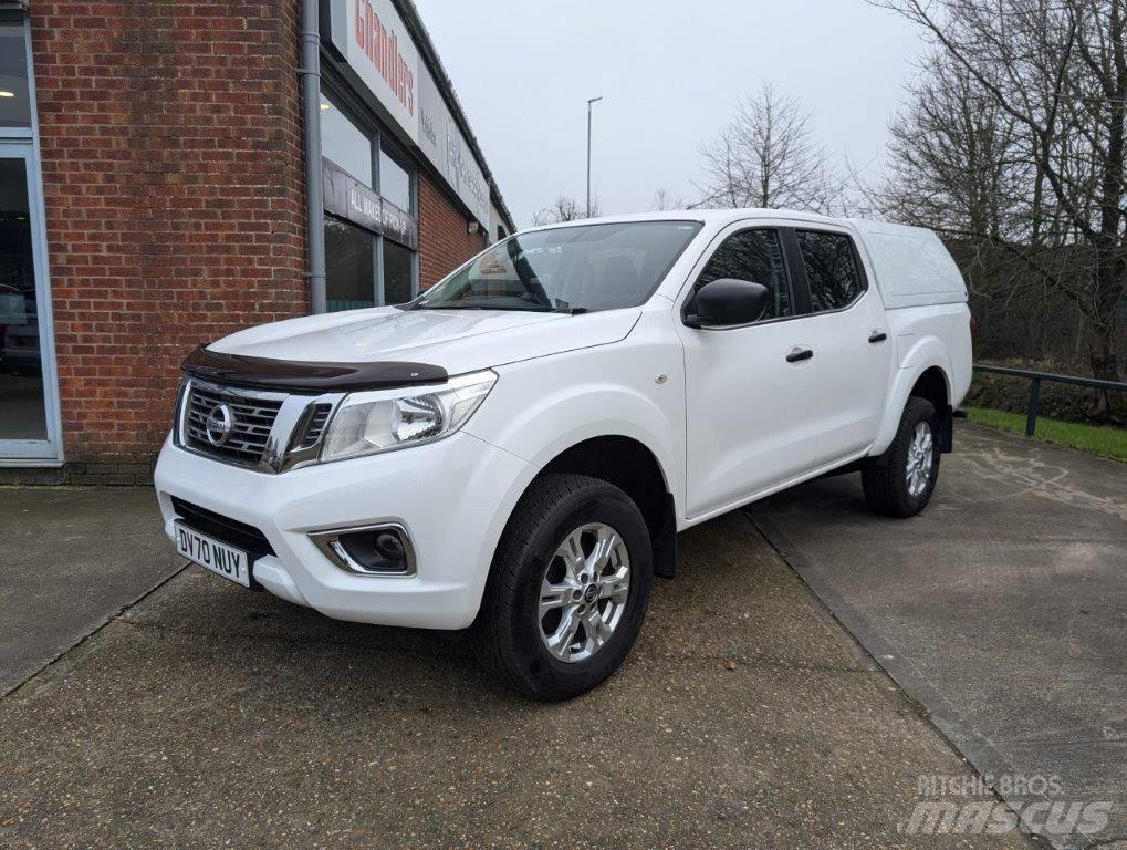 Nissan Navara Пикапи