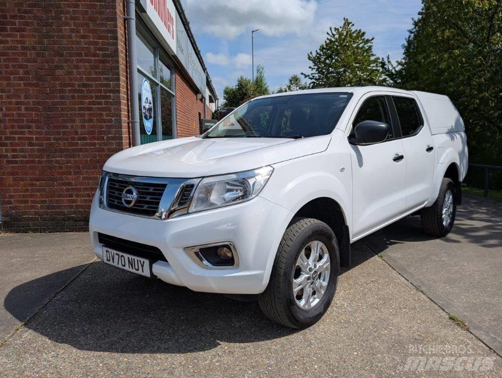 Nissan Navara Пикапи