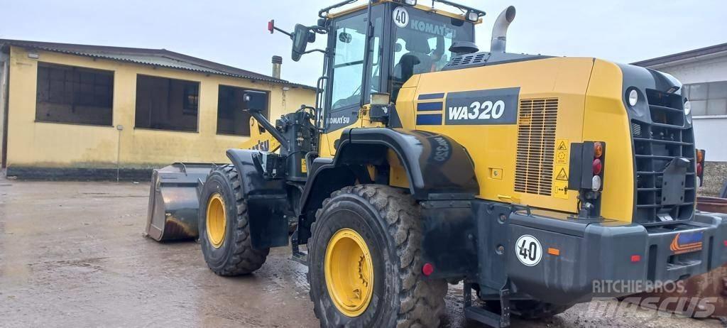 Komatsu WA 320 Колесни товарачи