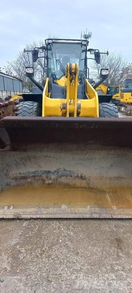 Komatsu WA 320 Колесни товарачи