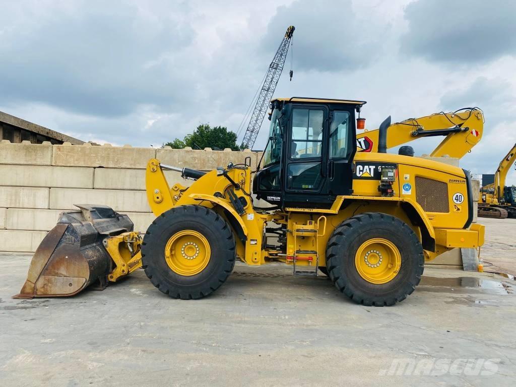 CAT 926m Колесни товарачи