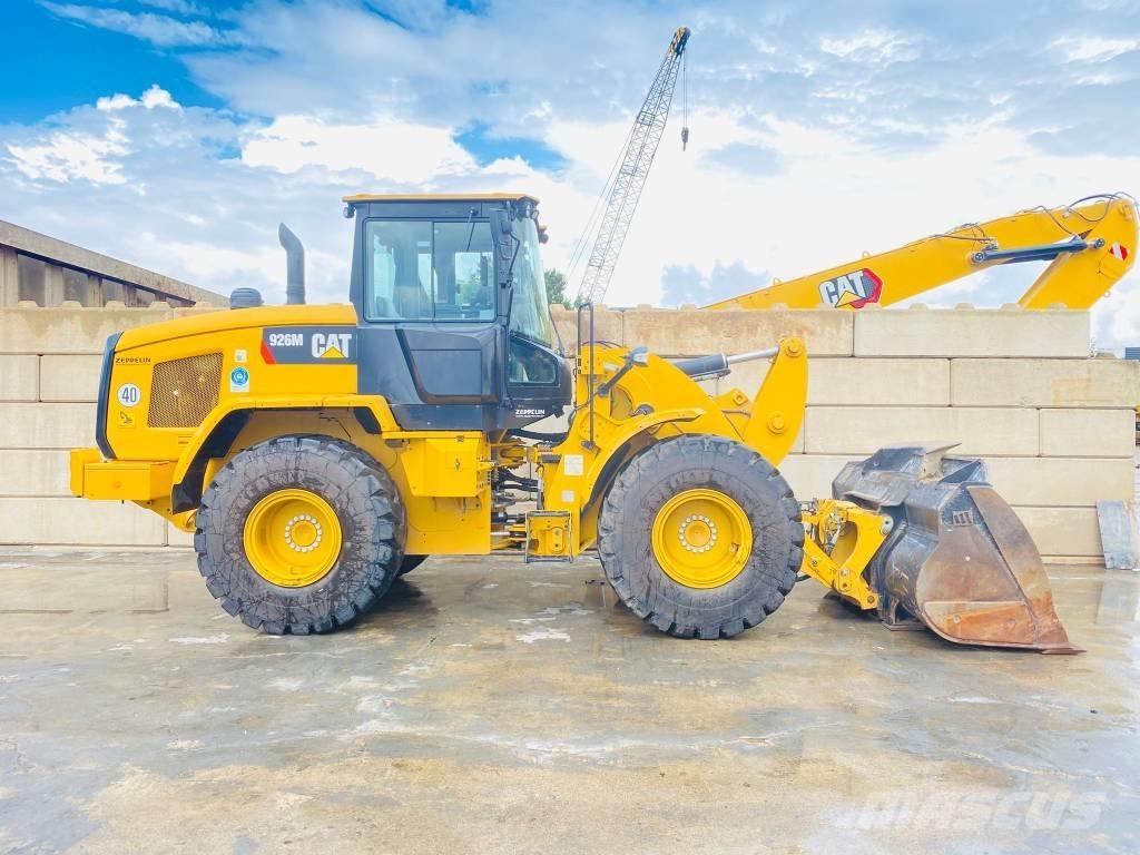 CAT 926m Колесни товарачи