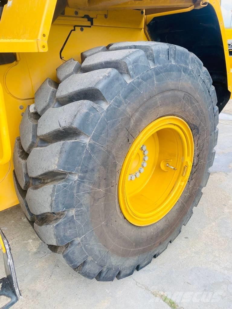 CAT 926m Колесни товарачи