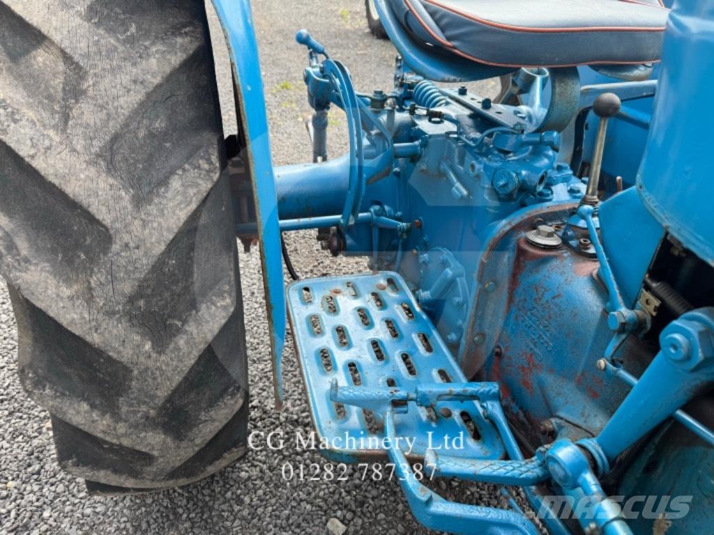 Fordson Dexta Трактори