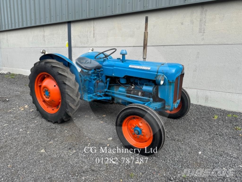 Fordson Dexta Трактори