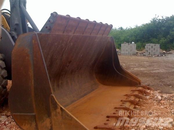 Volvo L180 Колесни товарачи