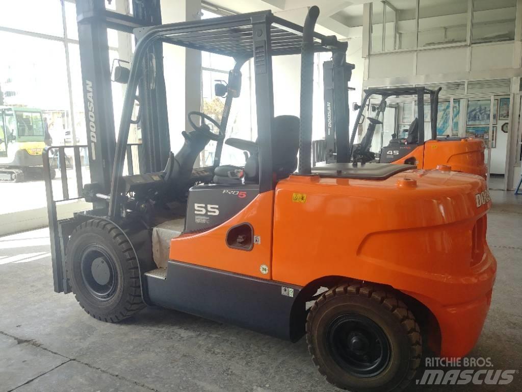 Doosan D55 SC-5 Дизелови камиони