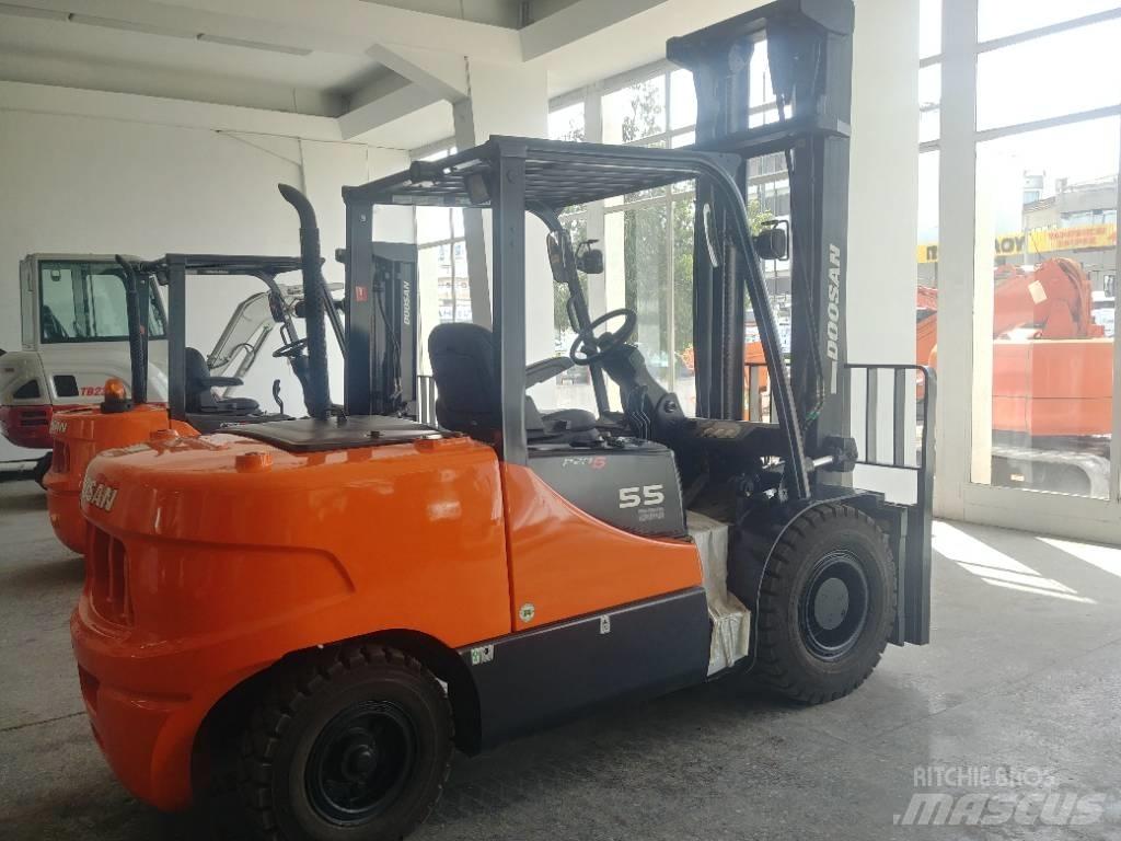 Doosan D55 SC-5 Дизелови камиони
