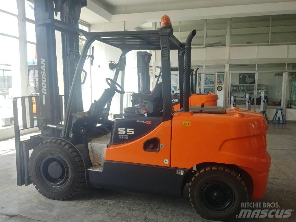 Doosan D55 SC-5 Дизелови камиони