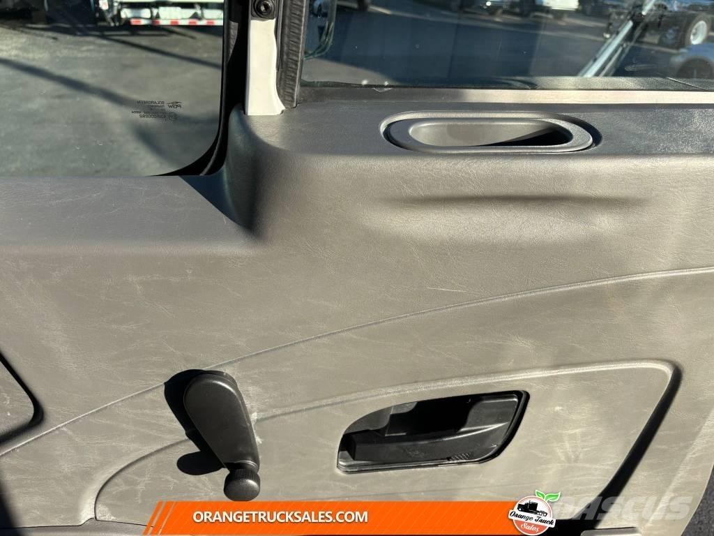 International 4300 Каросерии