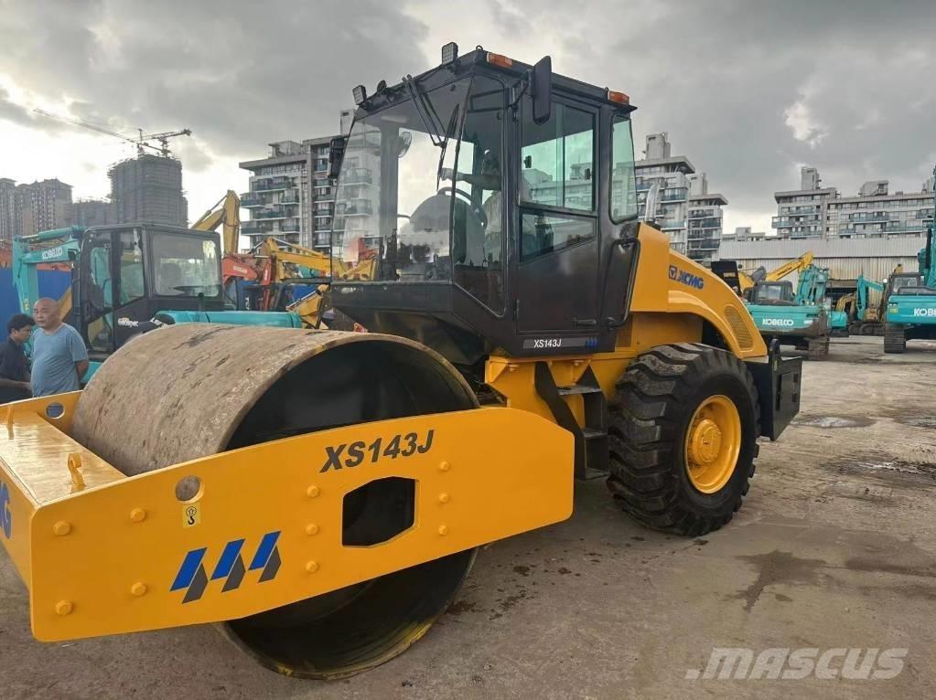 XCMG XS 143 J Еднобарабанни ролки
