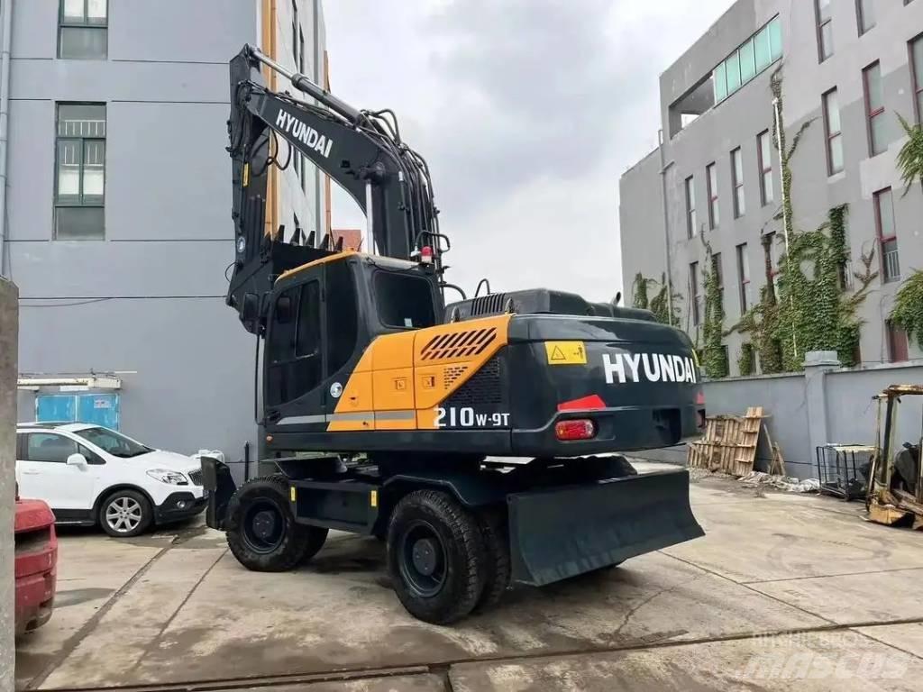 Hyundai R210W-9 Колесни екскаватори