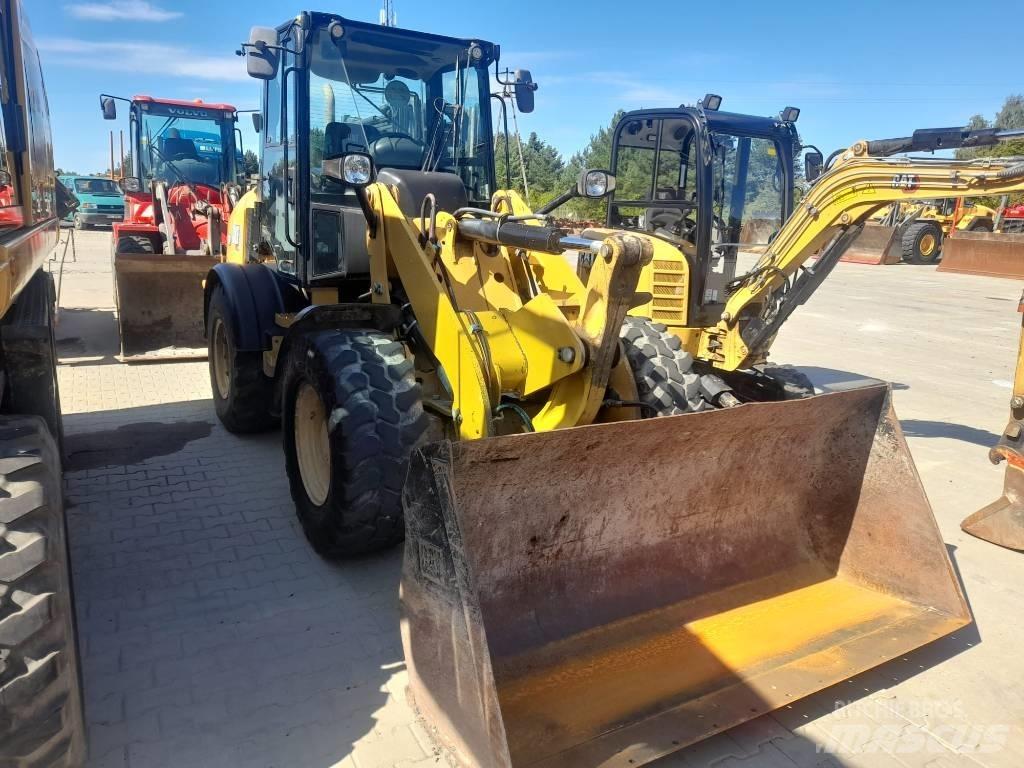 CAT 908M Колесни товарачи