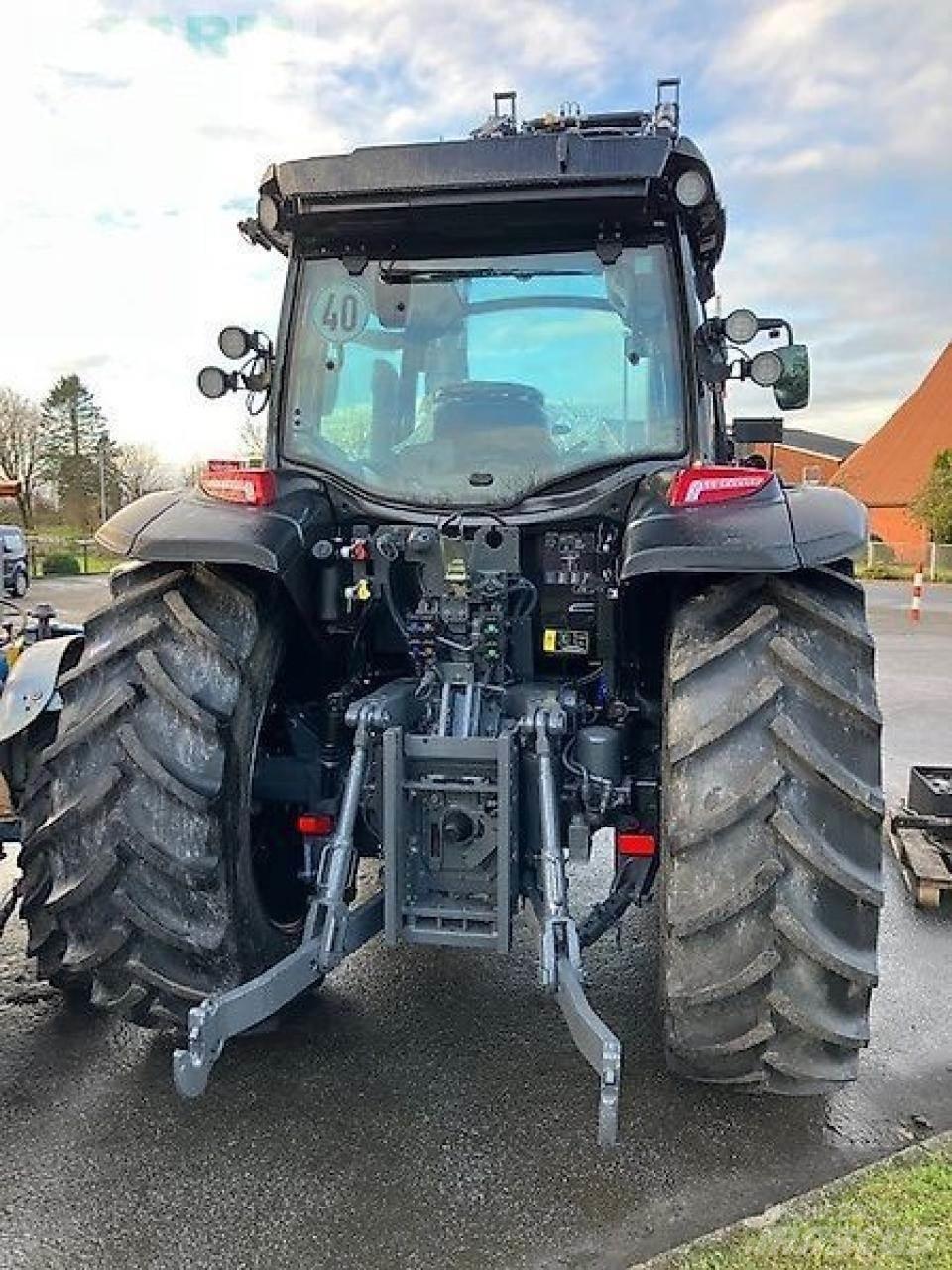 Valtra g135a Трактори