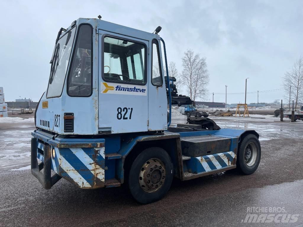 Sisu TRX181 Терминални трактори