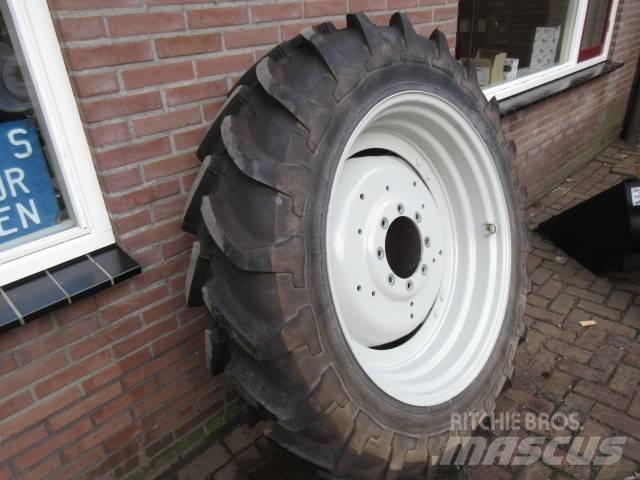 Michelin 13.6/38 Колелета/Гуми