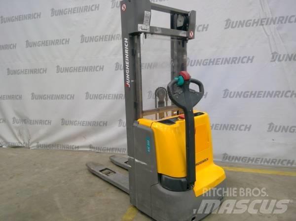 Jungheinrich EJC 112 Колички високоповдигачи с теглич