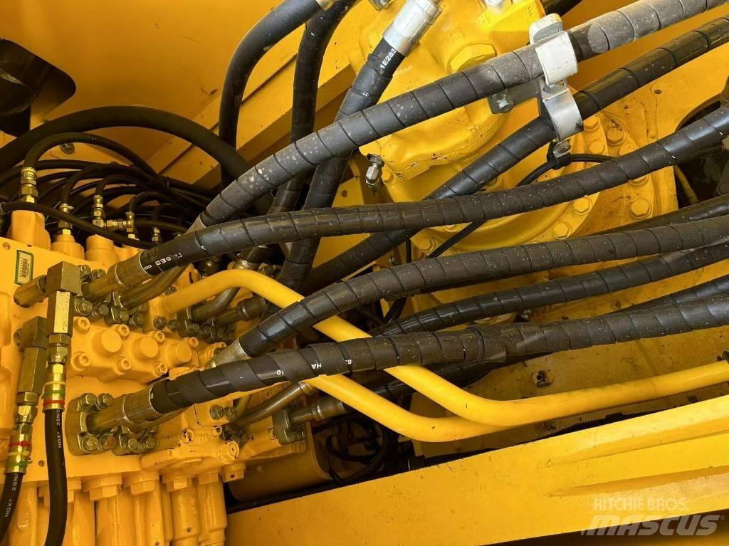 Komatsu 240-8 Верижен екскаватор
