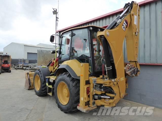 CAT 444 Товарач със заден ексватор