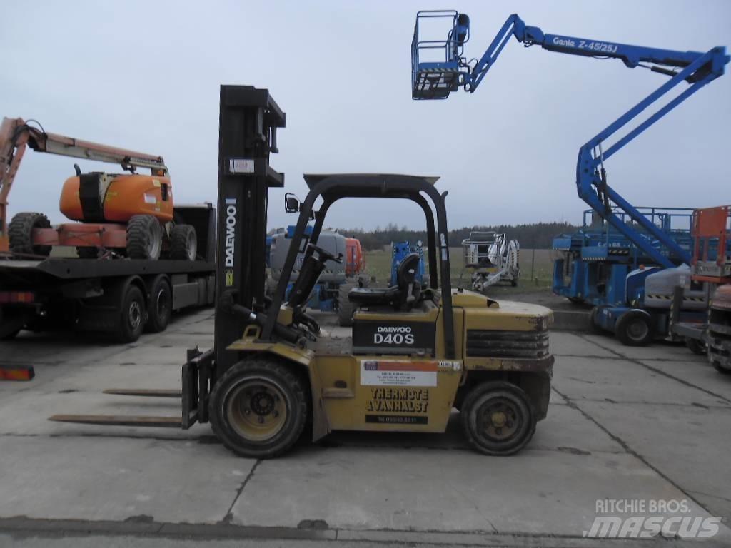 Daewoo Doosan D 40S Дизелови камиони