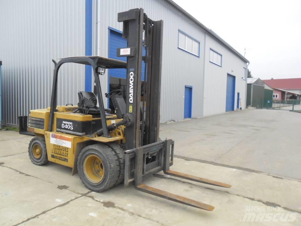 Daewoo Doosan D 40S Дизелови камиони