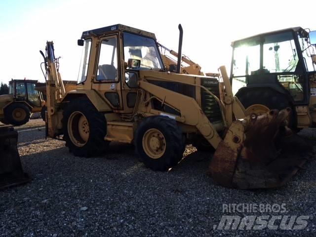 CAT 428 Товарач със заден ексватор