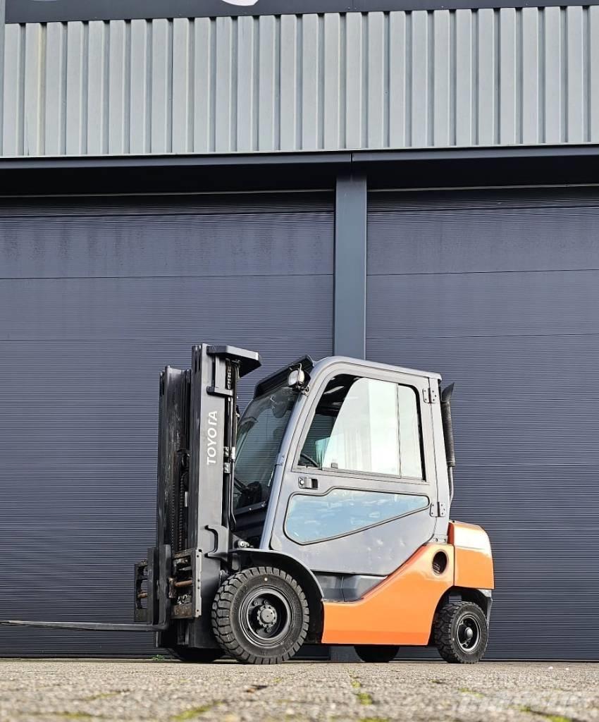 Toyota 02-8FDF25 Камиони с АГУ