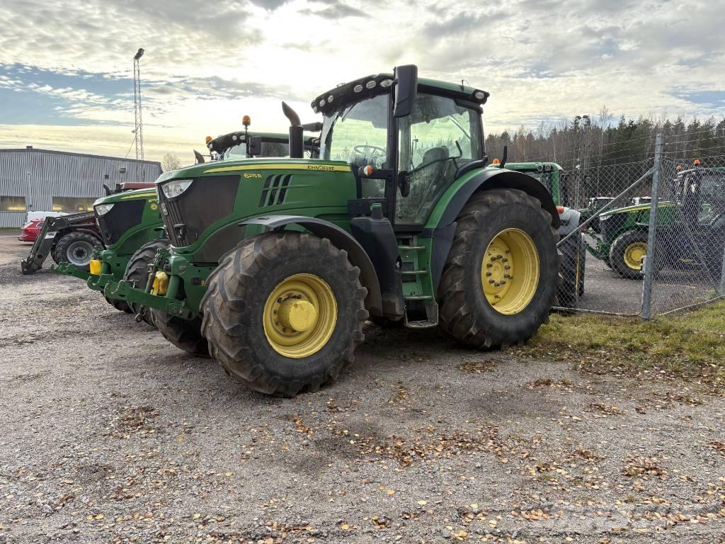 John Deere 6215 R Трактори