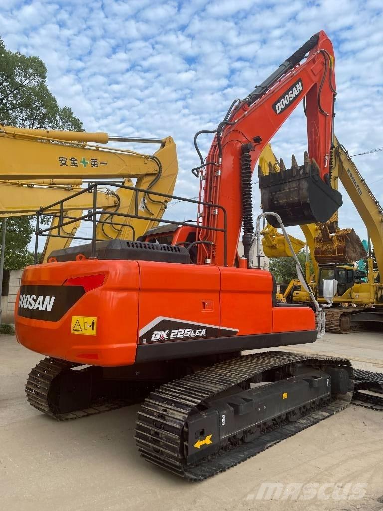 Doosan DX 225 Средни екскаватори 7т - 12т